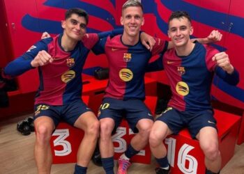 Los jugadores de Barcelona celebran en su vestuario.