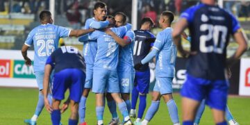 Los celestes celebran la goleada en casa ante cerca a 20.000 aficionados.
