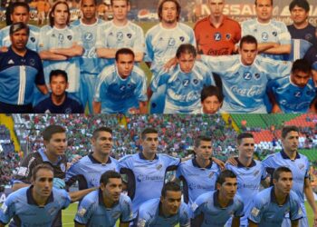 Las dos formaciones históricas, en la superior el equipo de 2004 y en la inferior de 2014.