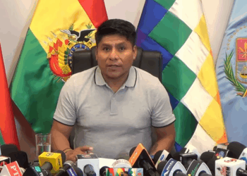 El senador evista Leonardo Loza brinda una conferencia de prensa.
Foto: archivo