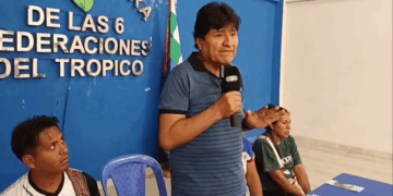 El expresidente Evo Morales participa de una reunión con pobladores de Lauca Ñ.