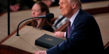 El presidente de EE.UU., Donald Trump, se dirige al Congreso en el Capitolio.