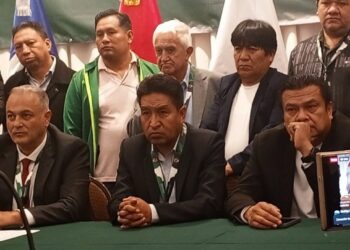 El presidente federativo Fernando Costa junto al Comité ejecutivo de la FBF y todos los dirigentes del Congreso.