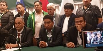 El presidente federativo Fernando Costa junto al Comité ejecutivo de la FBF y todos los dirigentes del Congreso.