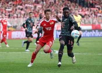 BERLIN, GERMANY - MARCH 15: Alphonso Davies of Bayern Munich battles for possession with Janik Haberer of 1.FC Union Berlin during the Bundesliga match between 1. FC Union Berlin and FC Bayern München at Stadion An der Alten Foersterei on March 15, 2025 in Berlin, Germany. (Photo by Maja Hitij/Getty Images)