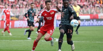 BERLIN, GERMANY - MARCH 15: Alphonso Davies of Bayern Munich battles for possession with Janik Haberer of 1.FC Union Berlin during the Bundesliga match between 1. FC Union Berlin and FC Bayern München at Stadion An der Alten Foersterei on March 15, 2025 in Berlin, Germany. (Photo by Maja Hitij/Getty Images)