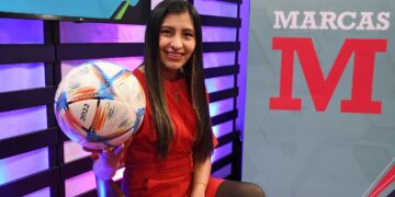 La periodista Miriam Flori en el set televisivo de La Razón, en Aquisamaña previo al programa deportivo de Marcas.