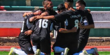 Los jugadores de Nacional Potosí celebran la goleada en Sucre
