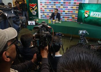 Oscar Villegas, este sábado en La Paz, donde dio a conocer la nómina de la Selección Boliviana.