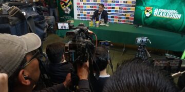 Oscar Villegas, este sábado en La Paz, donde dio a conocer la nómina de la Selección Boliviana.