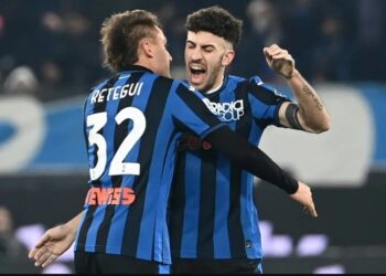 Mateo Retegui y Matteo Ruggeri (ambos convocados) festejan un gol del Atalanta.