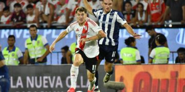 Una acción del partido entre River y Talleres en Asunción.