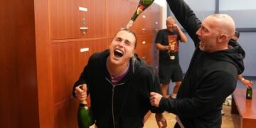 Aryna Sabalenka en un festejo anterior con champagne de por medio.
