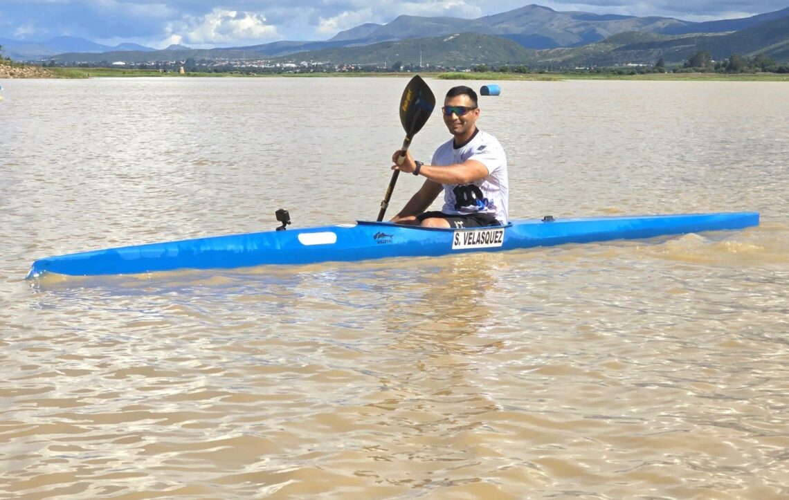 El kayakista Daniel Velásquez en pleno entrenamiento.