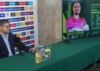 El DT Óscar Villegas en el momento de anunciarse la lista de convocados.