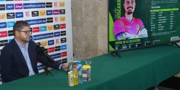 El DT Óscar Villegas en el momento de anunciarse la lista de convocados.