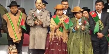 El presidente Luis Arce, el vicepresidente David Choquehuanca y la alcaldesa de El Alto, Eva Copa, en el aniversario 39 de ese municipio.