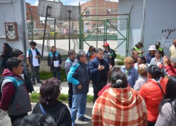 La Alcaldía de La Paz y vecinos en la recuperación de un espacio deportivo.