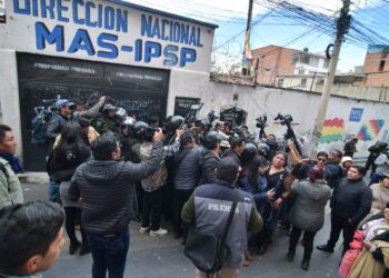 Sectores arcistas toman predios del MAS en La Paz.