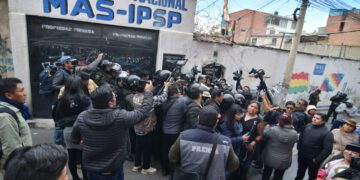 Sectores arcistas toman predios del MAS en La Paz.