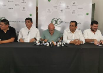 El Comité Multisectorial en conferencia de prensa.