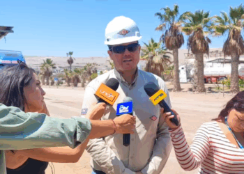 El presidente de YPFB, Armin Dorgathen, desde la terminal de Sica Sica.