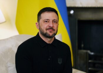 El presidente de Ucrania, Volodymyr Zelensky, sonríe durante una reunión bilateral en el centro de Londres, el sábado.