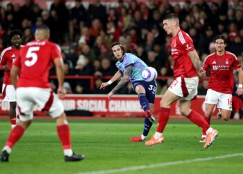 NOTTINGHAM, ENGLAND - FEBRUARY 26: Riccardo Calafiori of Arsenal shoots and hits the post during the Premier League match between Nottingham Forest FC and Arsenal FC at City Ground on February 26, 2025 in Nottingham, England. (Photo by David Rogers/Getty Images)