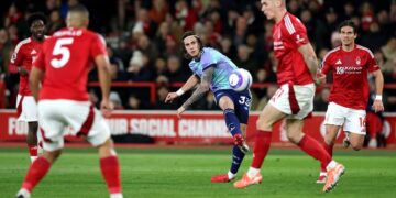 NOTTINGHAM, ENGLAND - FEBRUARY 26: Riccardo Calafiori of Arsenal shoots and hits the post during the Premier League match between Nottingham Forest FC and Arsenal FC at City Ground on February 26, 2025 in Nottingham, England. (Photo by David Rogers/Getty Images)