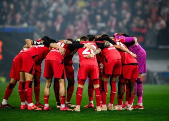 El plantel del Bayer Leverkusen antes de afrontar los octavos.