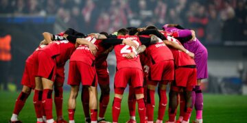 El plantel del Bayer Leverkusen antes de afrontar los octavos.