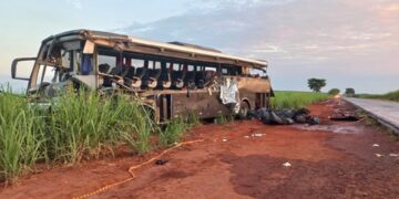 El bus chocó con un camión