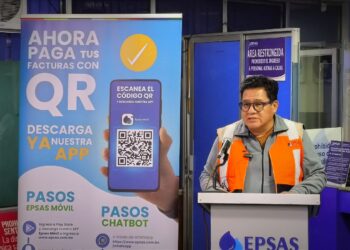 El interventor de Epsas, Alfredo Ayala, presenta sistema de pago por QR.