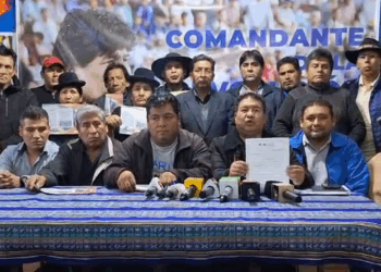 Dirigentes evistas explican los procedimientos para realizar la renuncia.