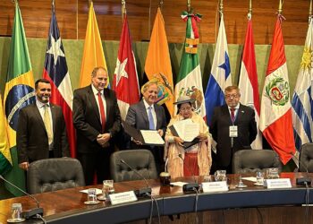 La firma del acuerdo para realizar la Expo ALADI en el país.