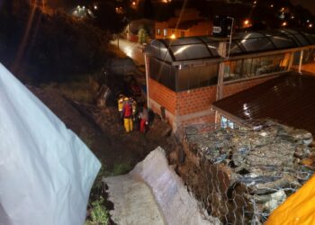 El gavión que afectó varias viviendas en El Alto.
