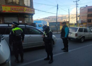 Un punto de control de pasajes en la ciudad de La Paz.