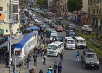 El servicio del transporte público en La Paz. Foto: Archivo.