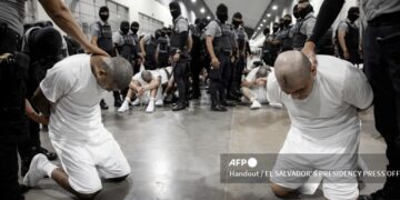 El Salvador recibió el fin de semana a 261 supuestos criminales deportados por Estados Unidos.