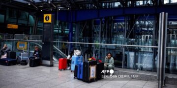 Cientos de pasajeros quedaron varados