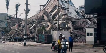 Varios edificios colapsaron