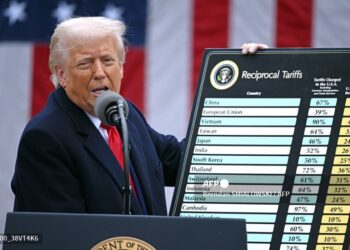 Trump cuando anunció los nuevos gravámenes
