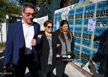 Ana María y Claudia Maradona , hermanas de Diego