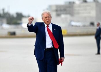 Trump apuesta a los aranceles para mejorar la economía de EEUU
