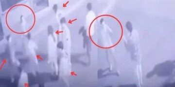 A menos 10 personas protagonizaron una gresca afuera de la discoteca Fórum.