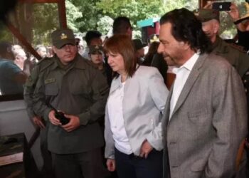 La ministra de Seguridad, Patricia Bullrich y el gobernador de Salta Gustavo Sáenz en una actividad en la frontera de Salvador Mazza, Argentina.