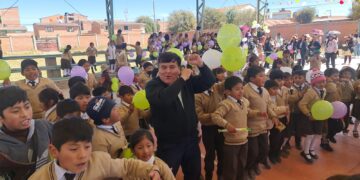 El fiscal departamental de Ouro, Aldo Morales, agasajó a los niños en su día.