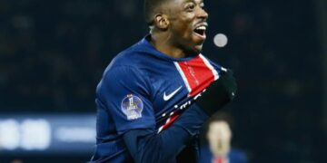 Ousmane Dembélé celebra el primer gol del PSG.