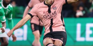 Gonçalo Ramos se apresta a marcar el primer gol del partido