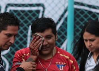 El fanático que tuvo el accidente es atendido